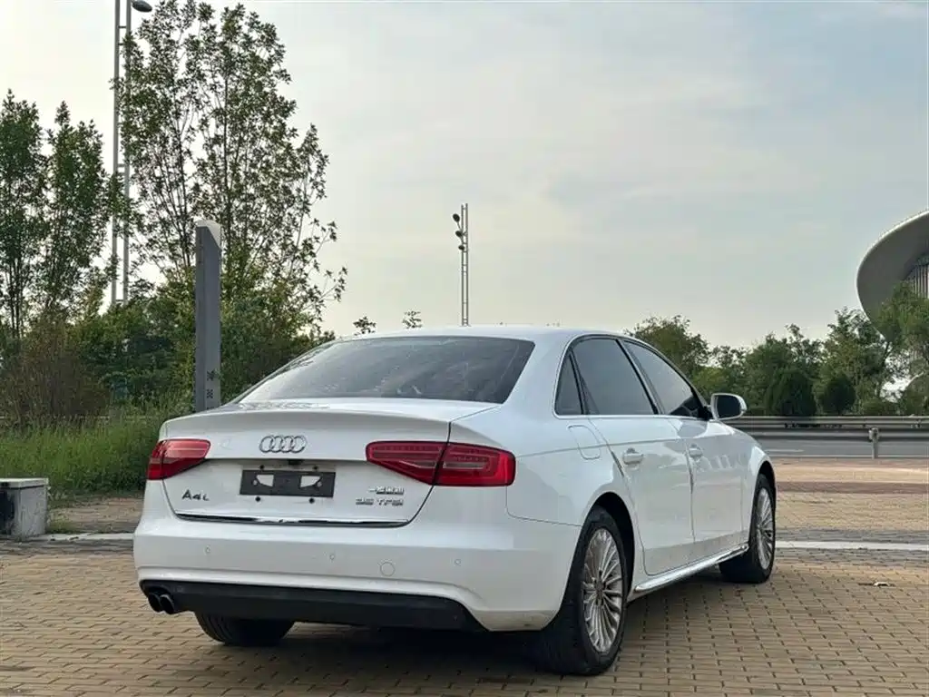 Audi A4L 2015 35 TFSI AT Comfort