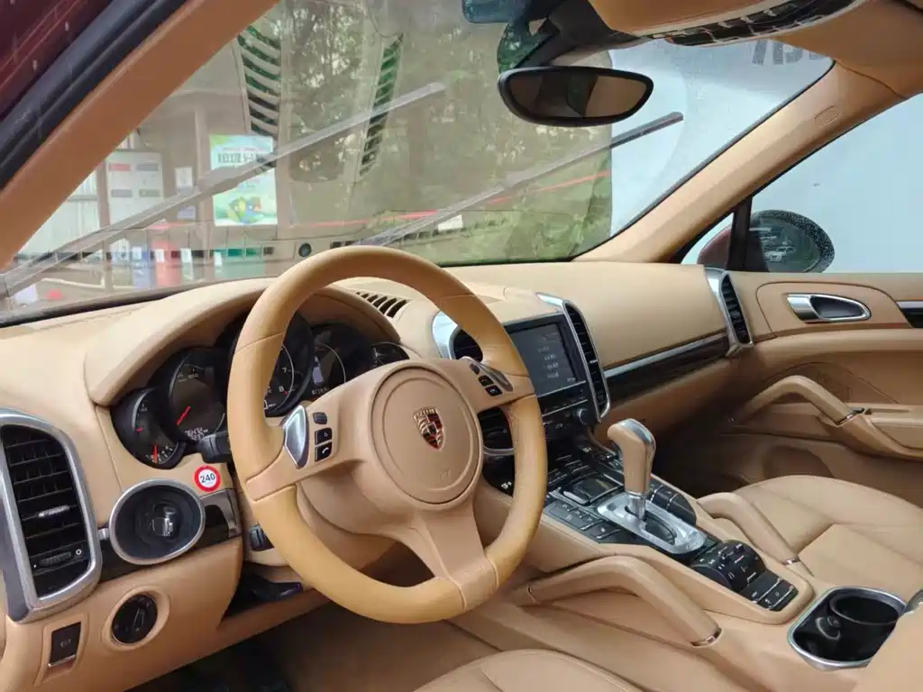 Porsche Cayenne — миниатюра 10