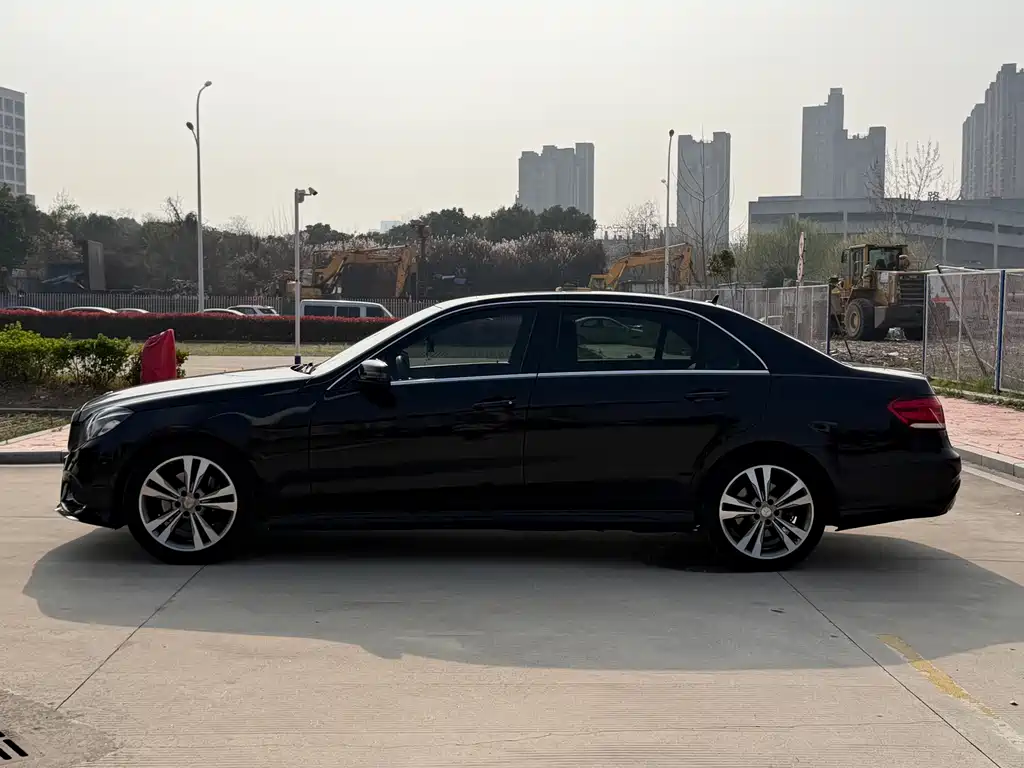 Mercedes-Benz E-Class — миниатюра 4