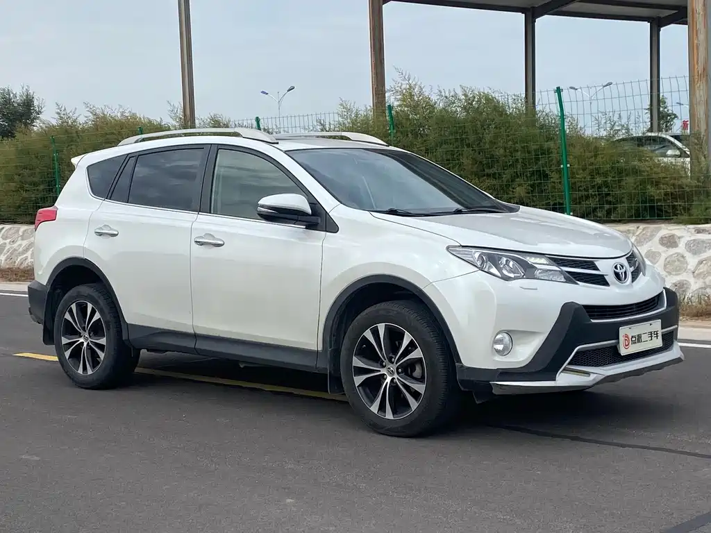 Toyota RAV4 — миниатюра 3