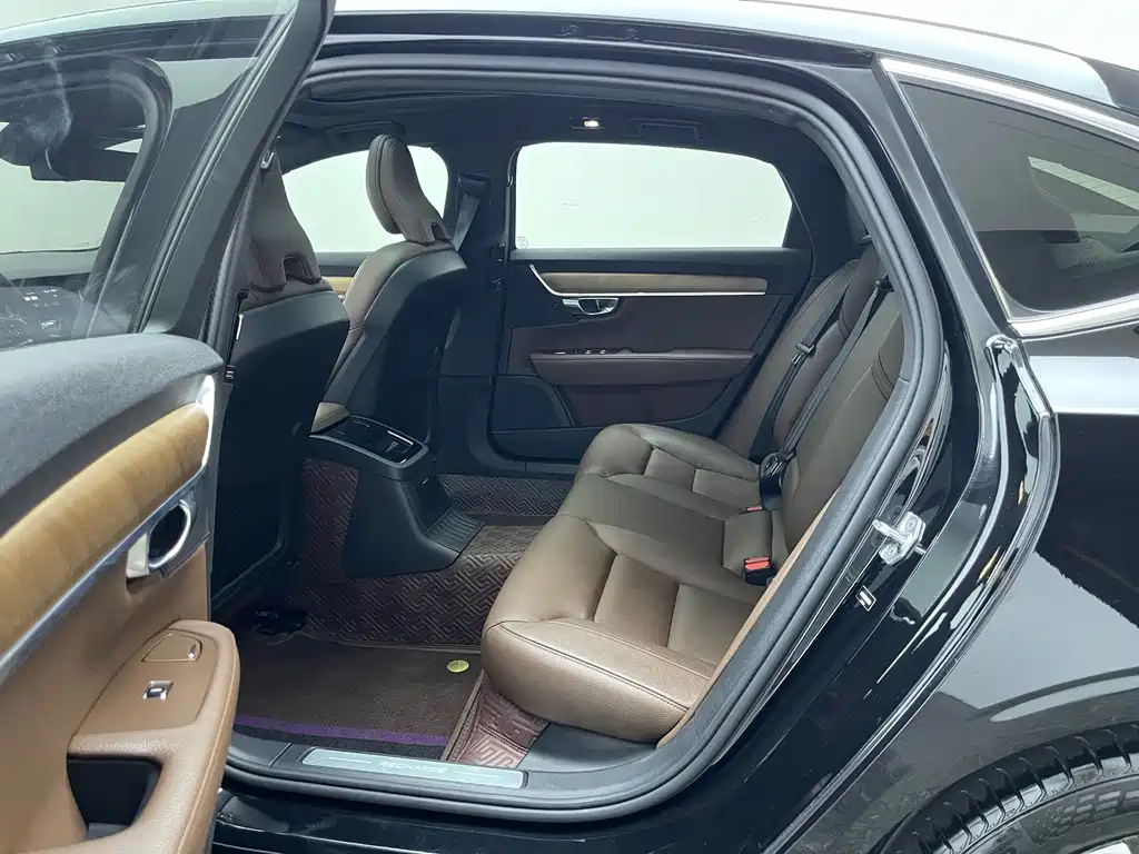 Volvo S90 PHEV — миниатюра 13