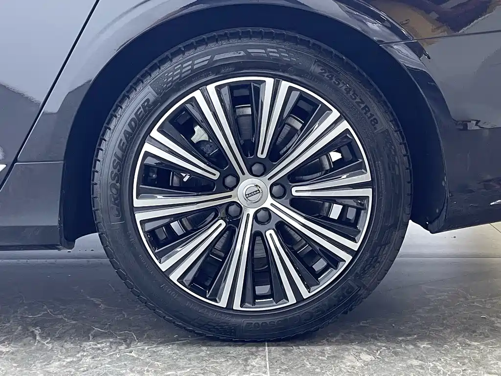 Volvo S90 PHEV — миниатюра 9