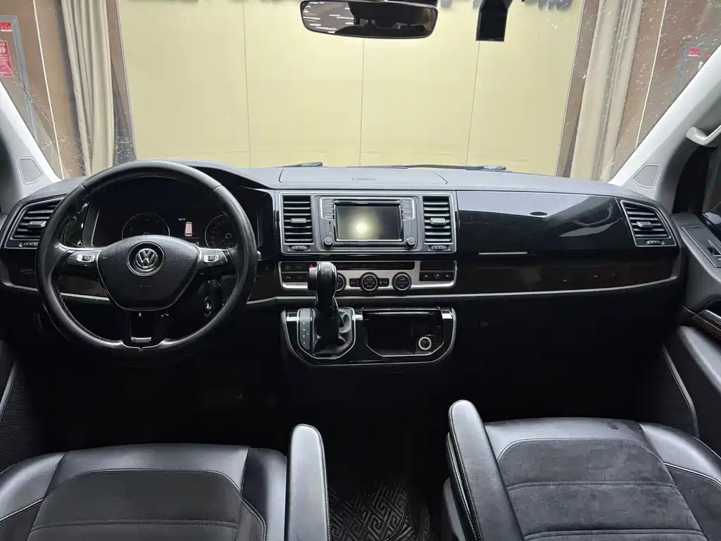 Volkswagen Multivan — миниатюра 5