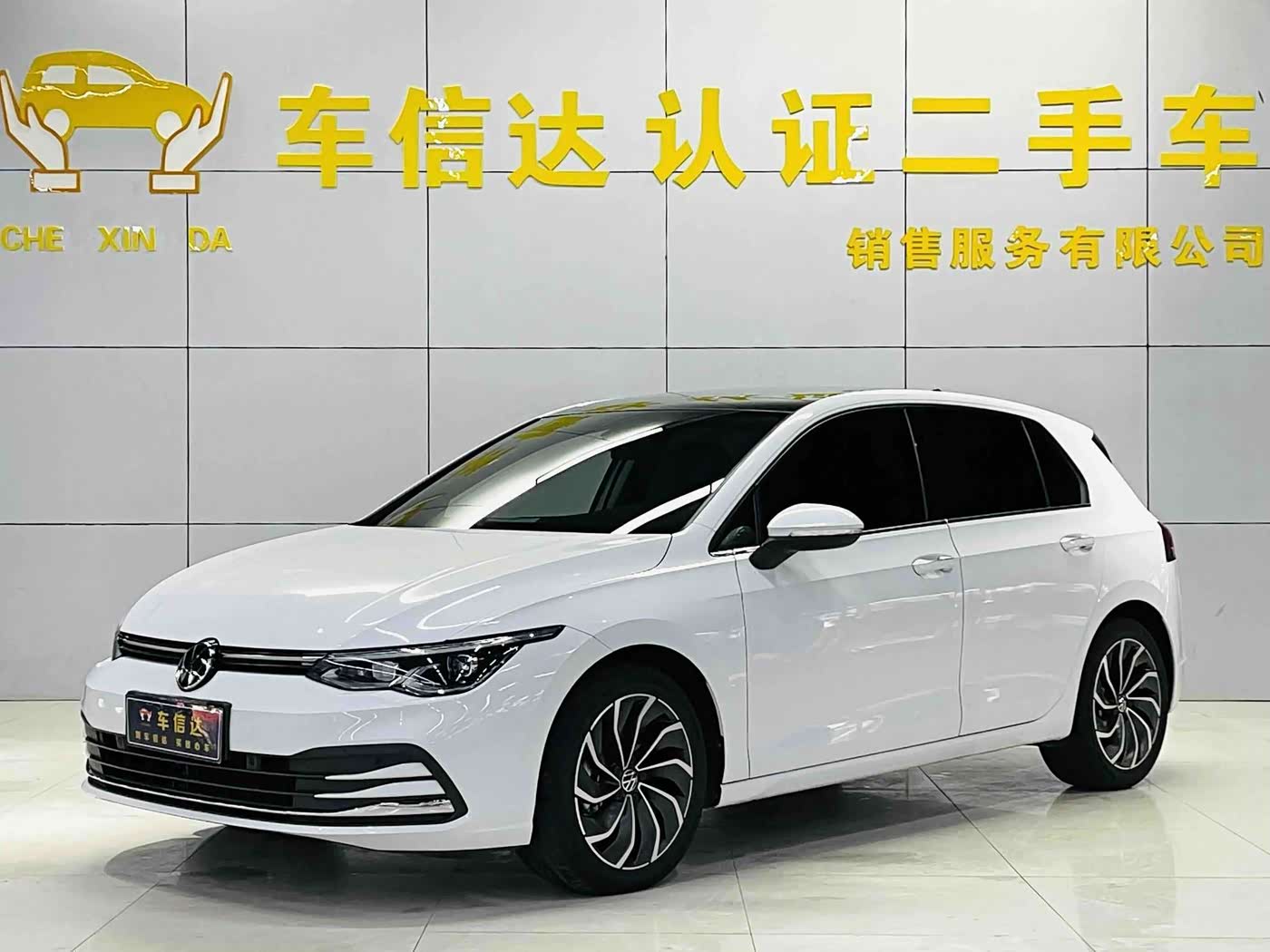 Volkswagen Golf 1.4 л 2024 г. Белый, пробег 26000 км