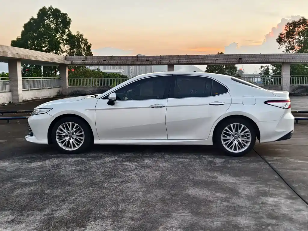 Toyota Camry — миниатюра 7