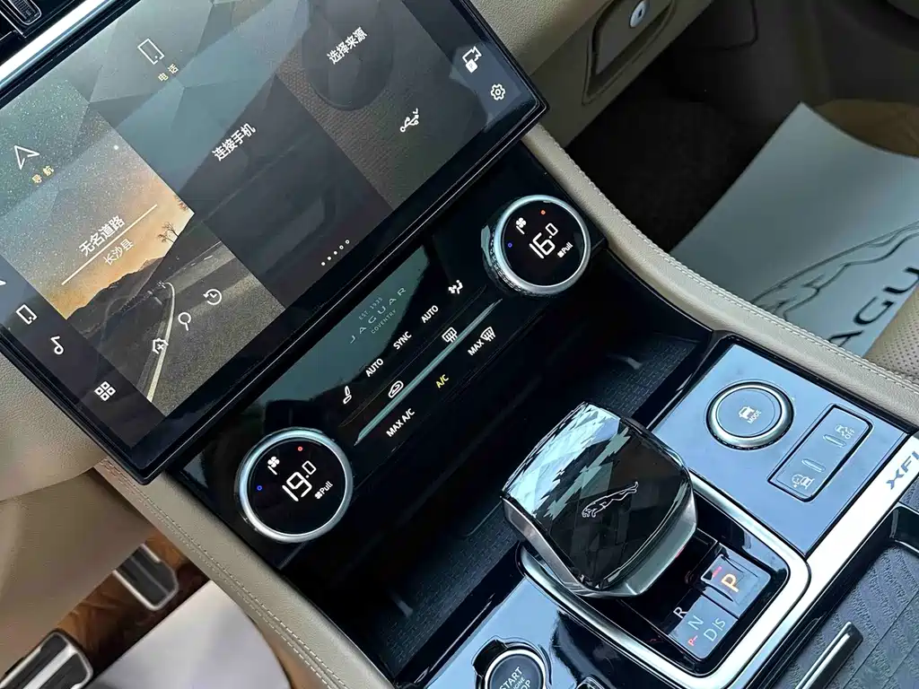 Jaguar XFL — миниатюра 9