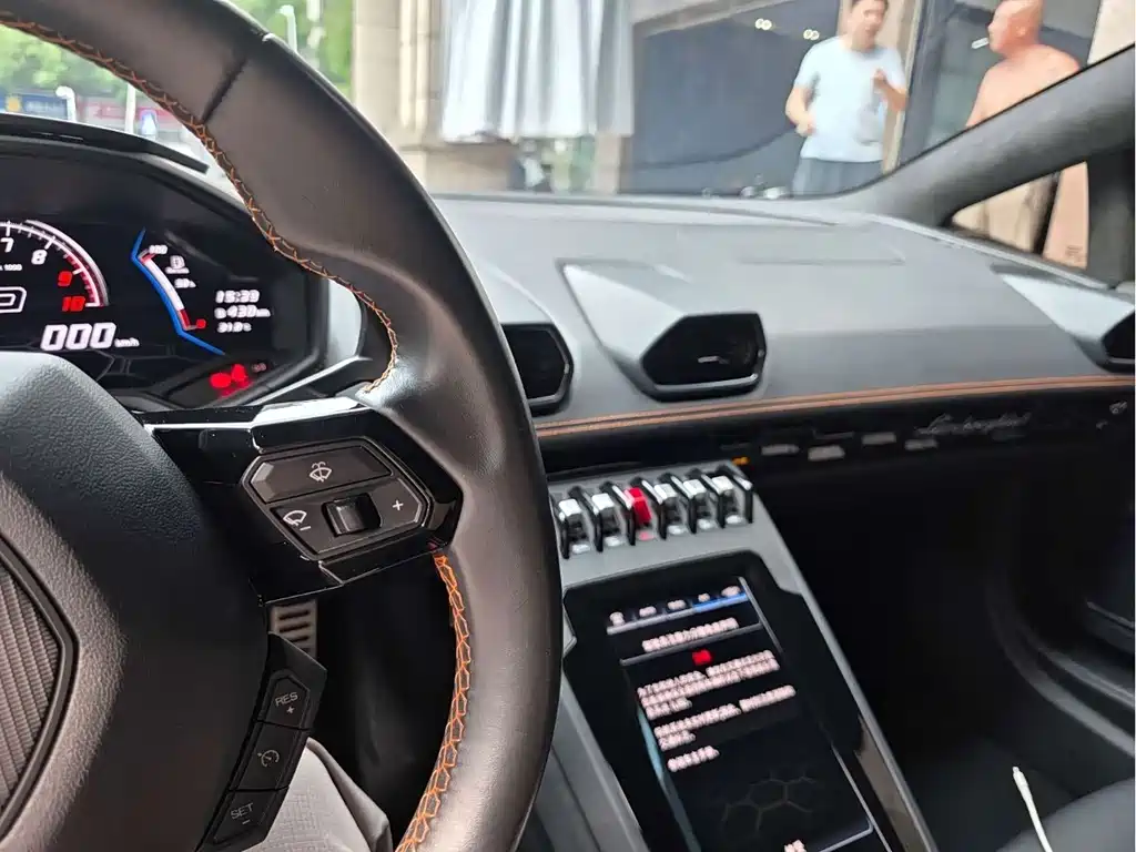 LAMBORGHINI HURACÁN