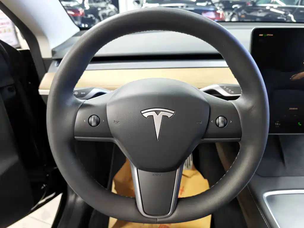 Tesla Model Y 2021 — фото 9
