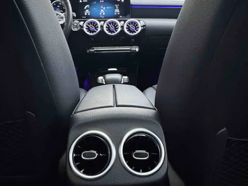 Mercedes-Benz A-Class 2023 — фото 11