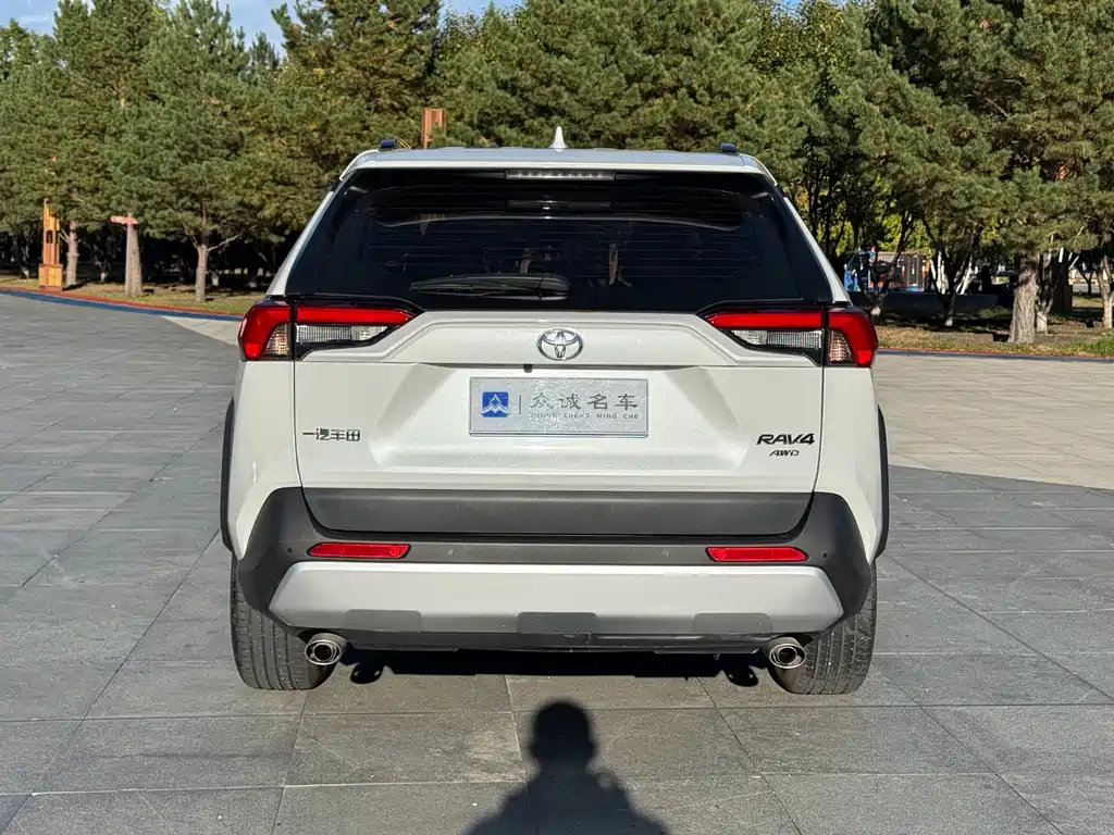 Toyota RAV4 — миниатюра 8