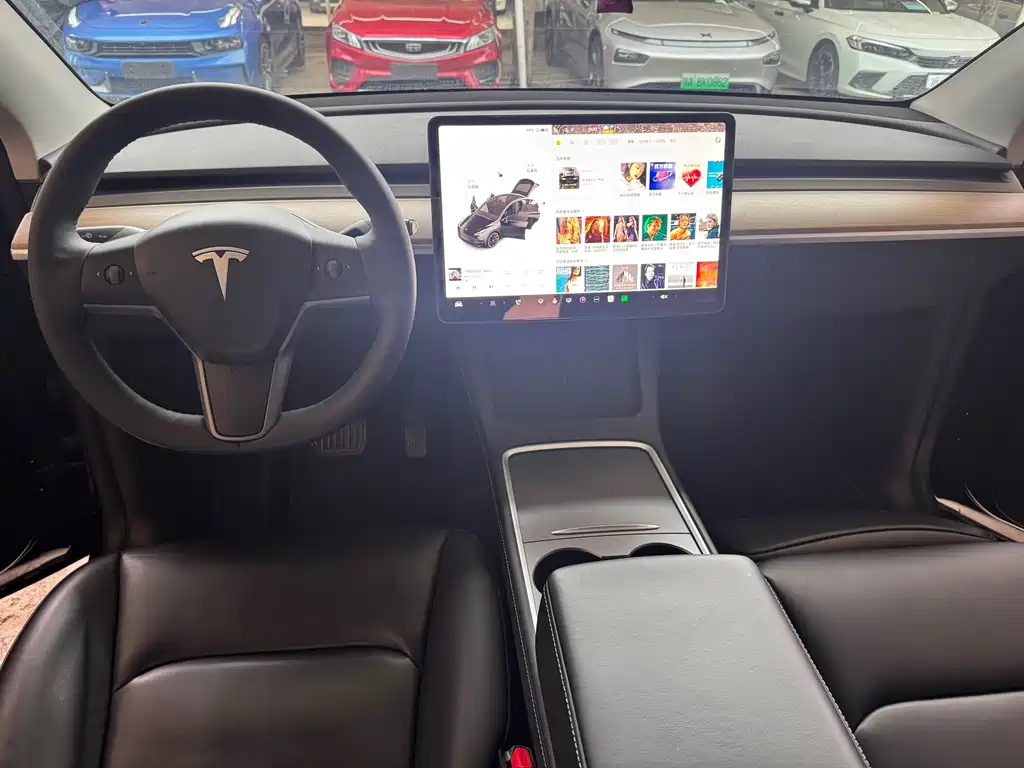 TESLA MODEL Y