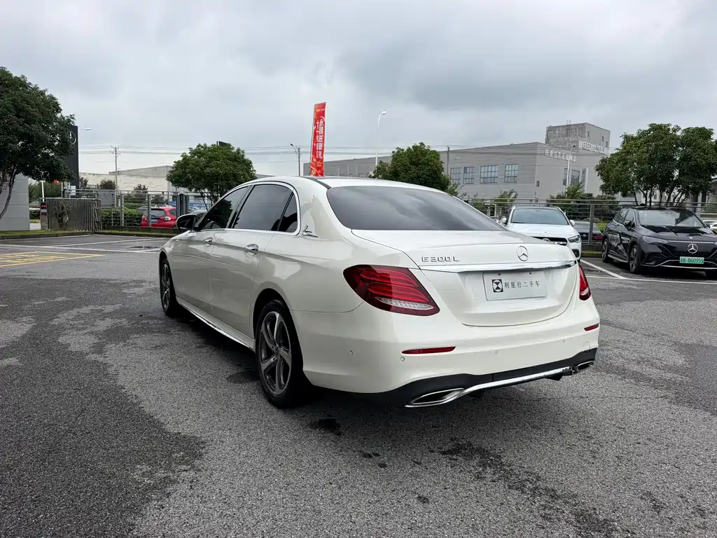 Mercedes-Benz E-Class — миниатюра 11