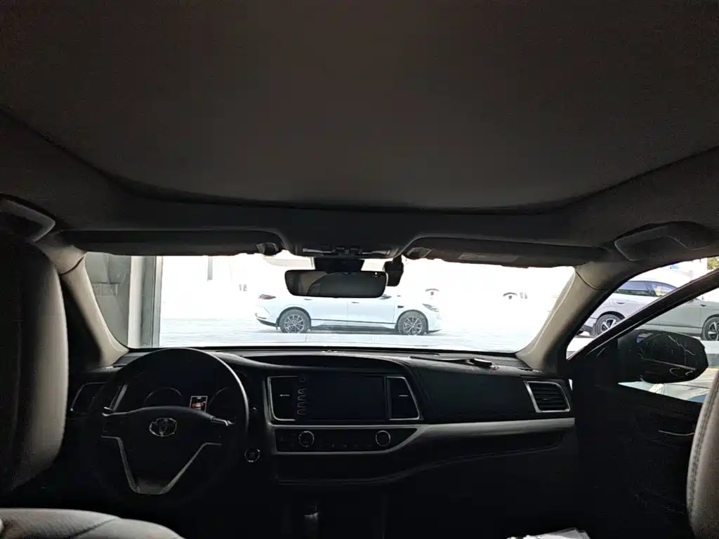 Toyota Highlander — миниатюра 18