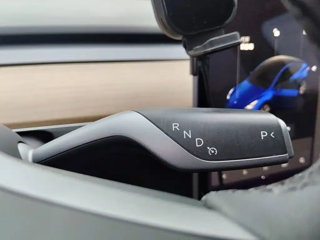 Tesla Model Y — миниатюра 14