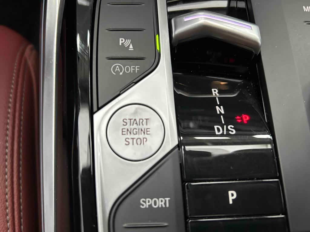 BMW 3 Series 2.0 л 2023 г. Белый, пробег 33600 км