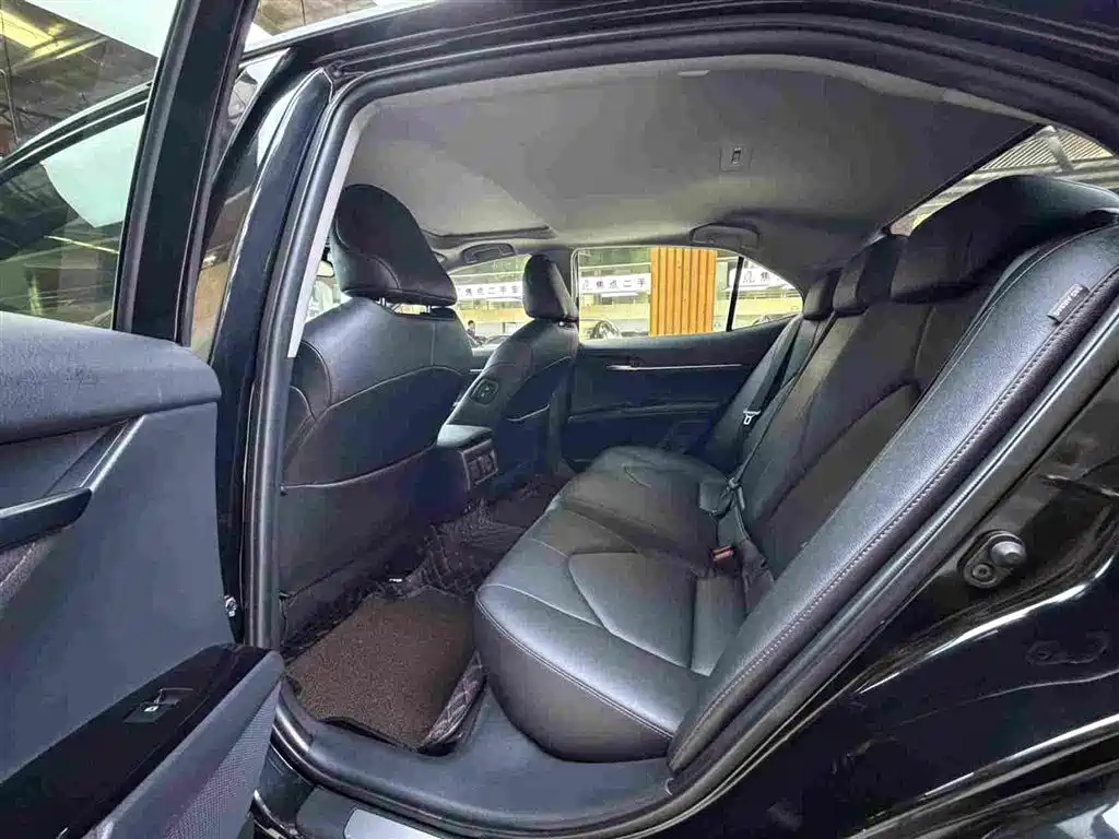 Toyota Camry — миниатюра 6
