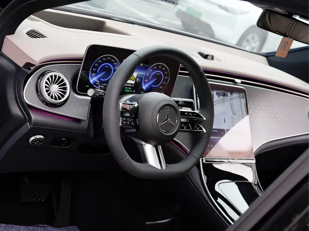 Mercedes-Benz EQE SUV — миниатюра 10