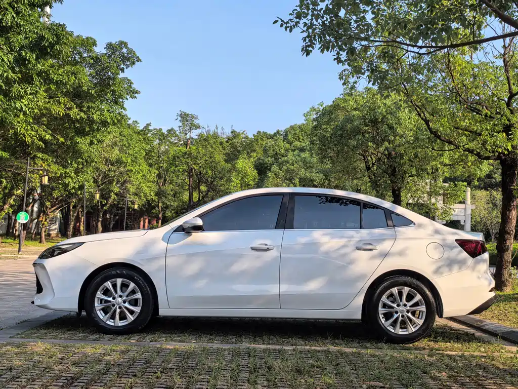 Roewe i5 — миниатюра 7