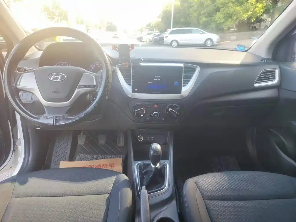 Hyundai Verna — миниатюра 5