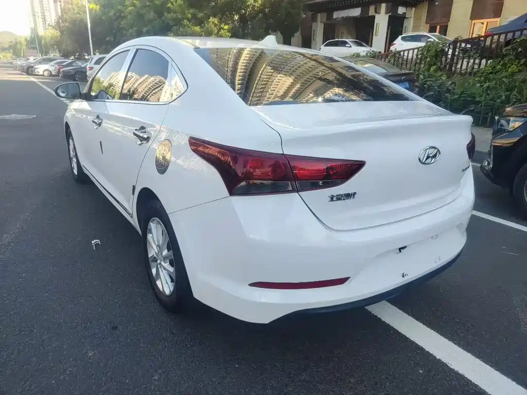 Hyundai Verna — миниатюра 4