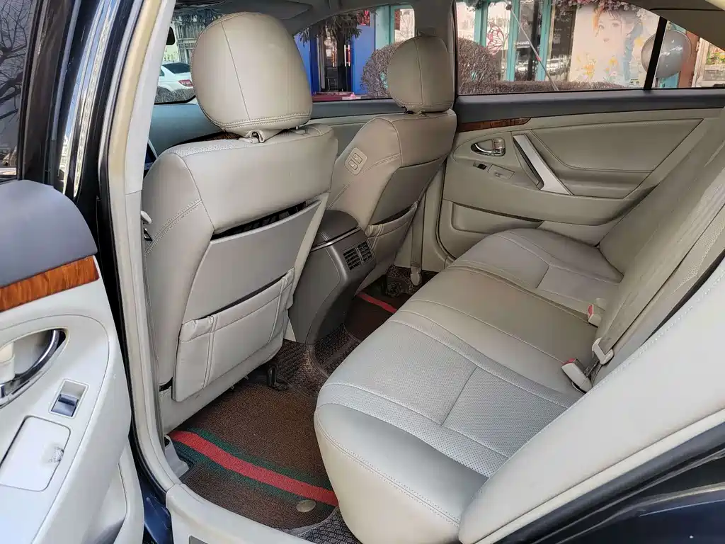 Toyota Camry — миниатюра 7