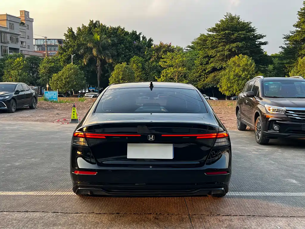 Honda Accord — миниатюра 8