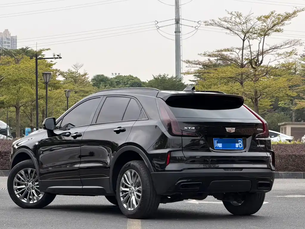 CADILLAC XT4