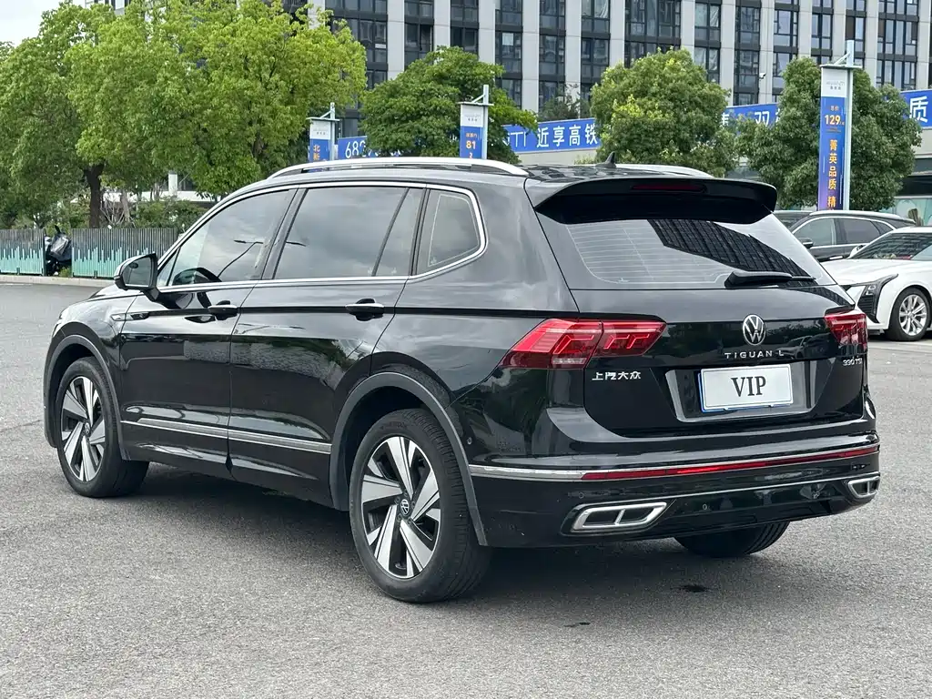 Volkswagen Tiguan L L 2023 330TSI AT R-Line