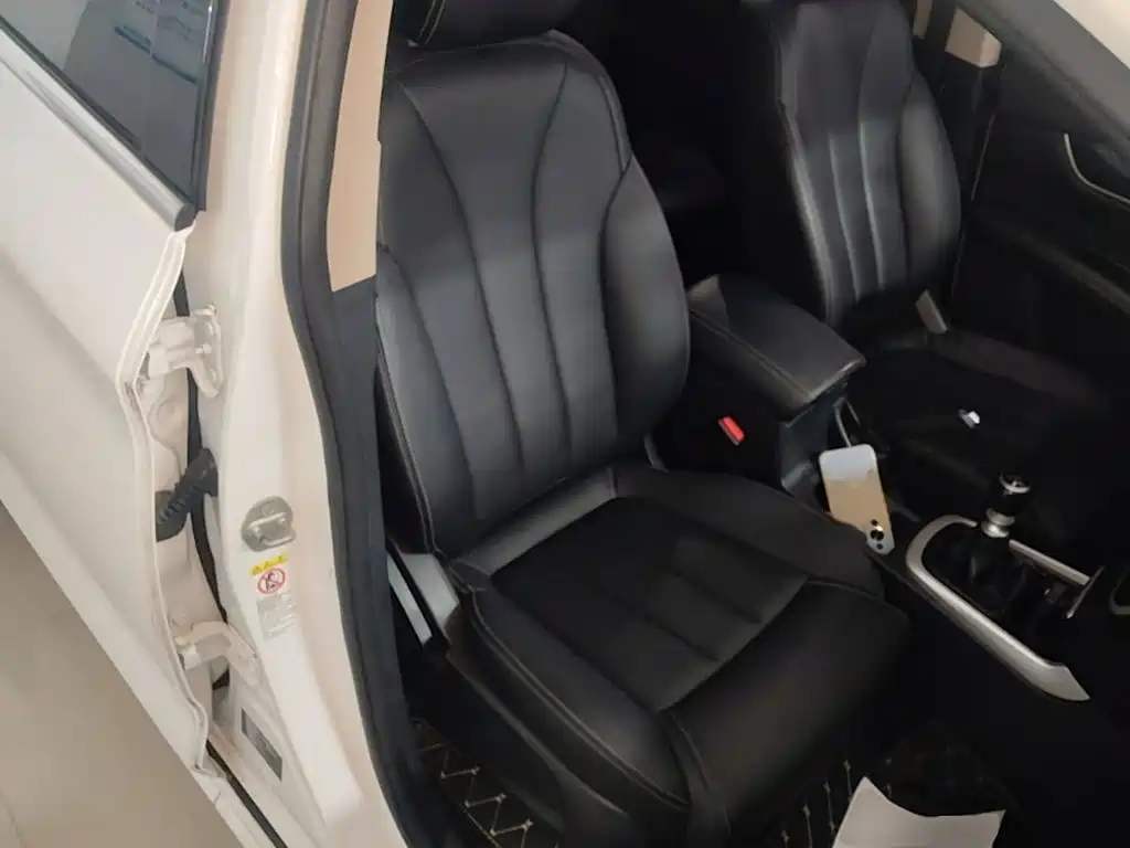 BYD MAX — миниатюра 25
