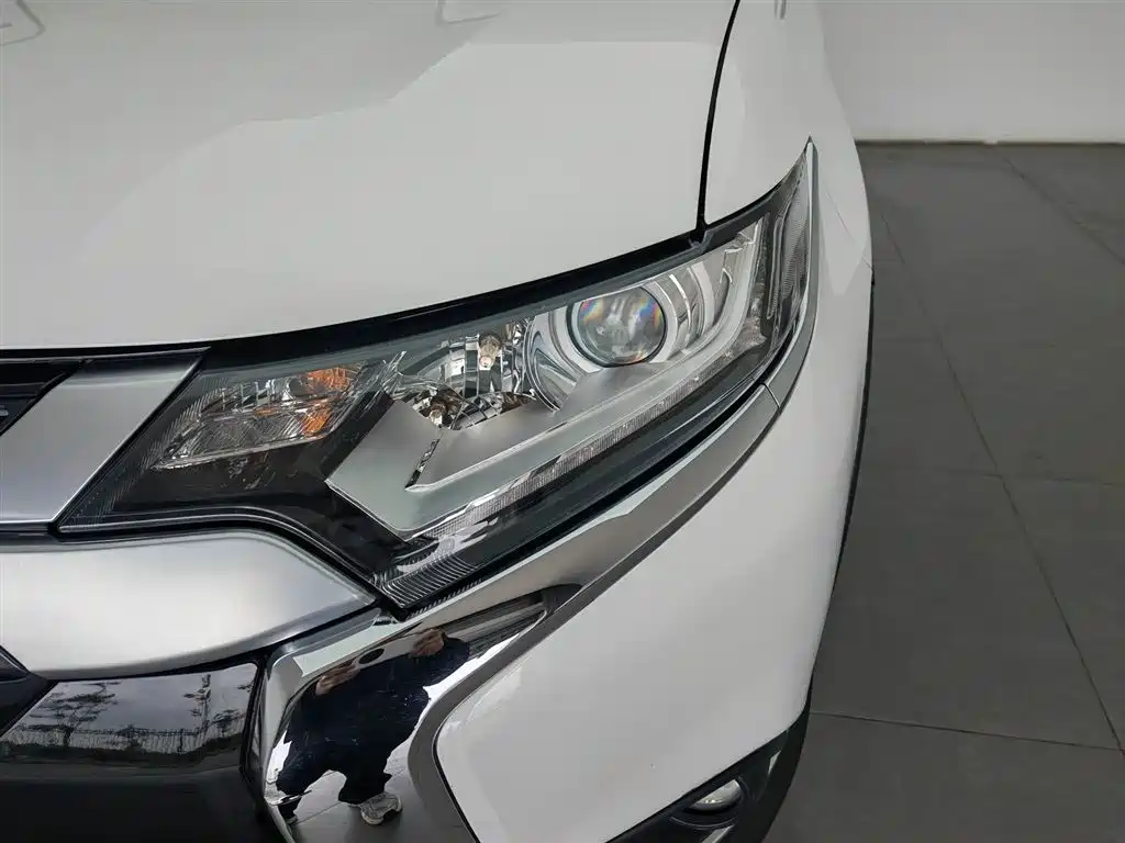 Mitsubishi Outlander 2019 2.0L Enjoy 5 мест V