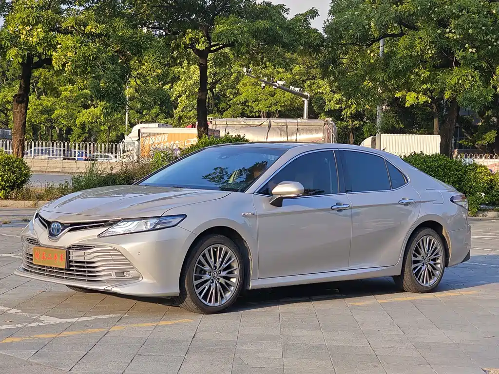 Toyota Camry — миниатюра 2