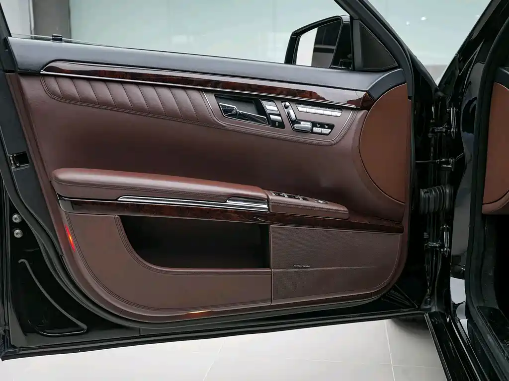 Mercedes-Benz S-Class — миниатюра 7