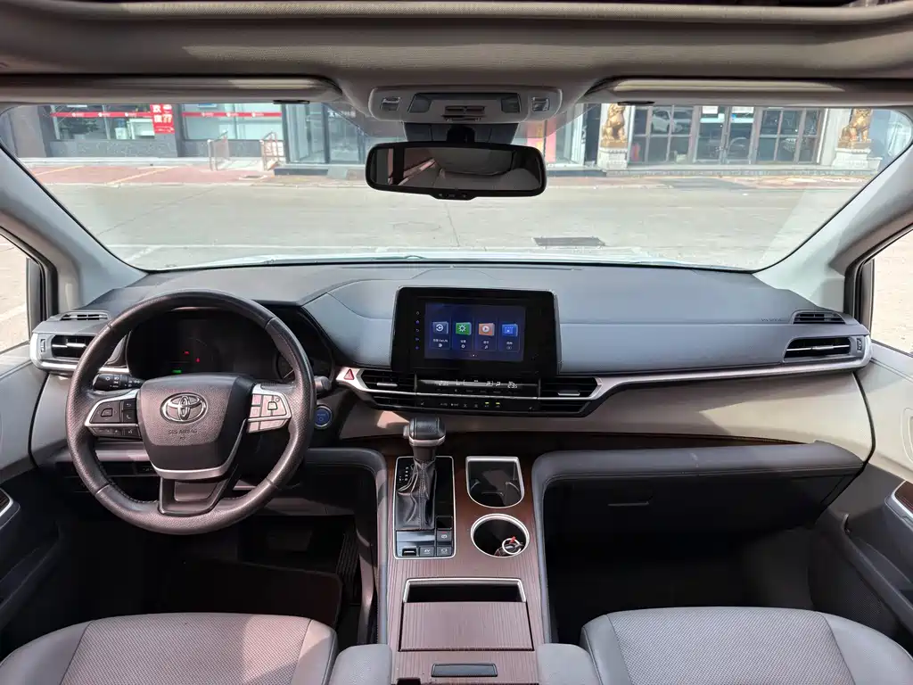 Toyota Sienna — миниатюра 7