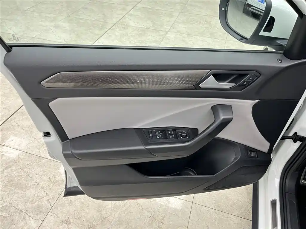 VOLKSWAGEN T ROC EXPLORING SONGS