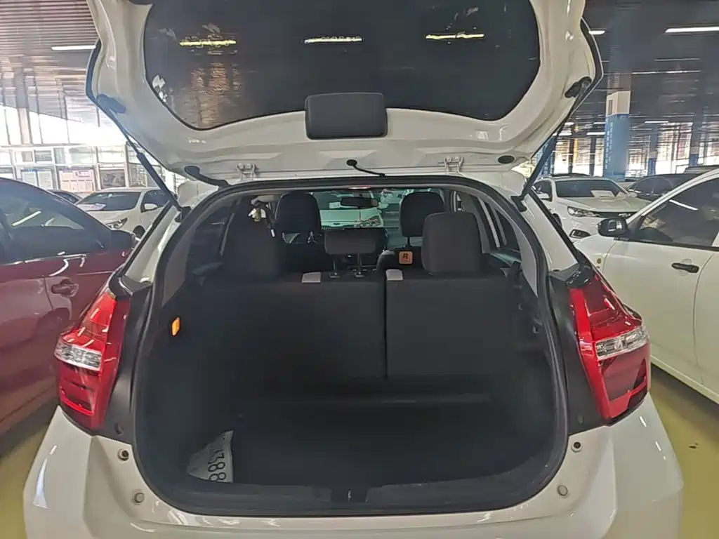 Toyota Yaris L — миниатюра 19