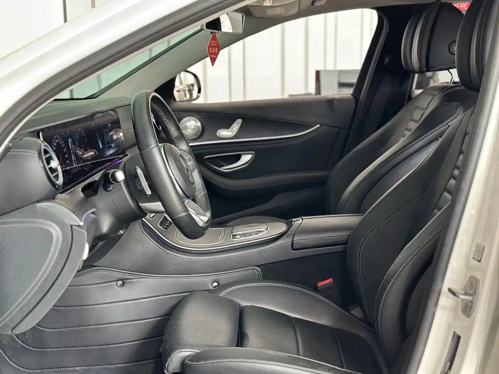 Mercedes-Benz E-Class — миниатюра 8