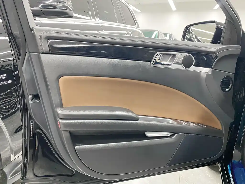 Volkswagen Phaeton — миниатюра 10
