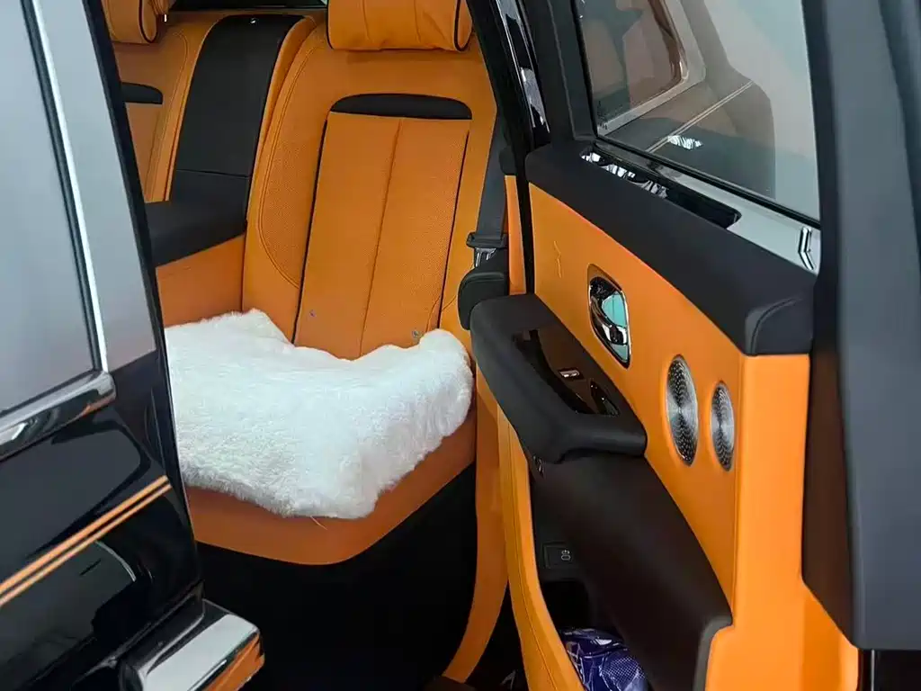 Rolls-Royce Cullinan 2018 мест