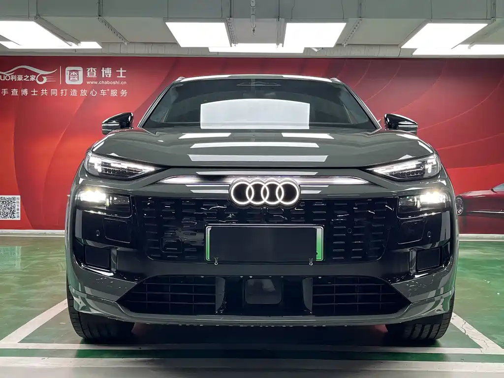 AUDI Q6L E TRON