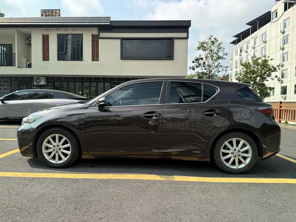 Lexus CT — миниатюра 9