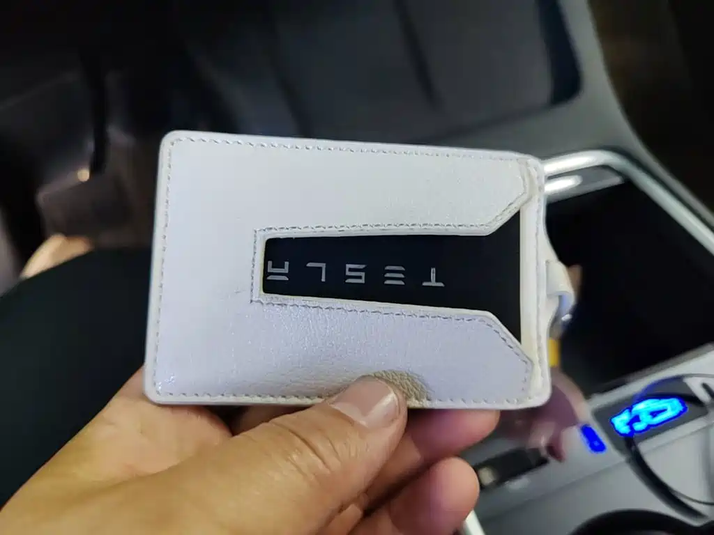 Tesla Model Y — миниатюра 9