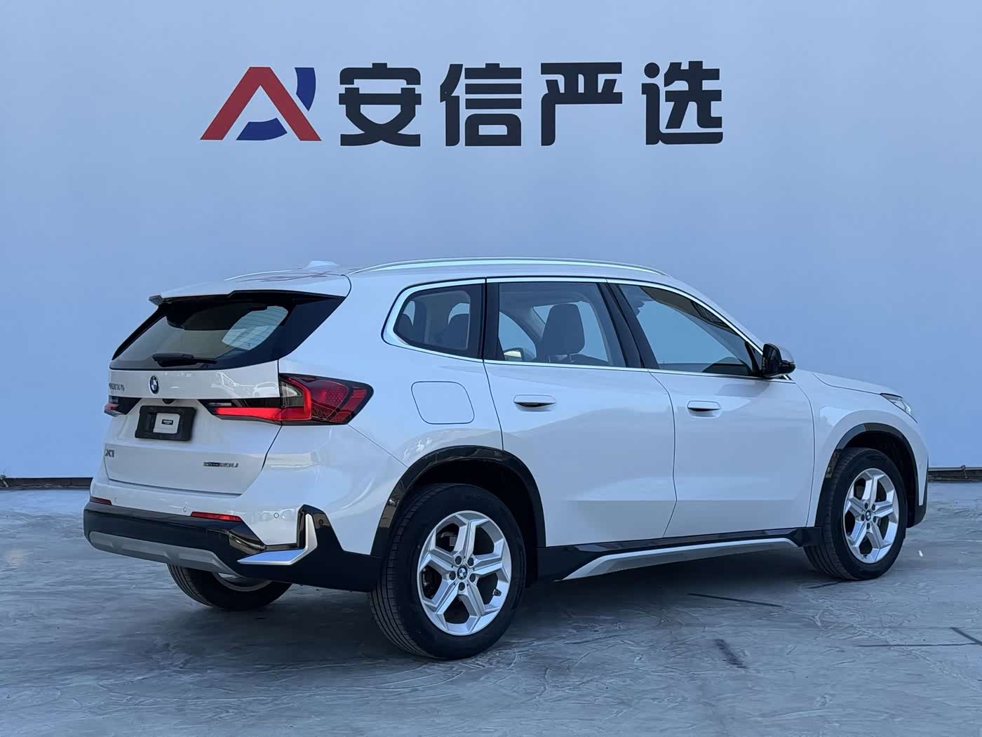 BMW X1 1.5 л 2023 г. Белый, пробег 47000 км