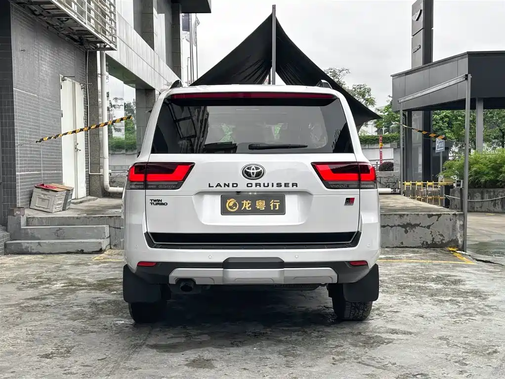 Toyota Land Cruiser LC300 2024 3.5T AT