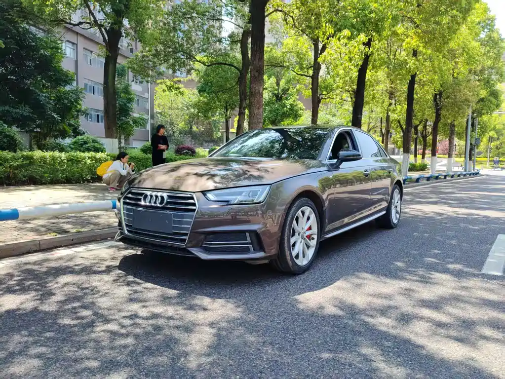 Audi A4L 2018
