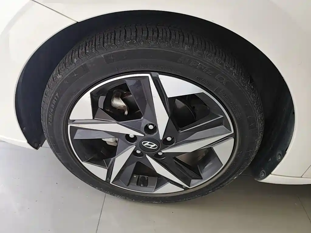 Hyundai Elantra — миниатюра 23