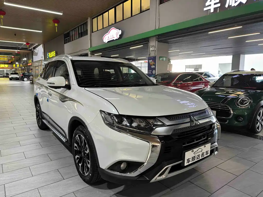 Mitsubishi Outlander — миниатюра 3