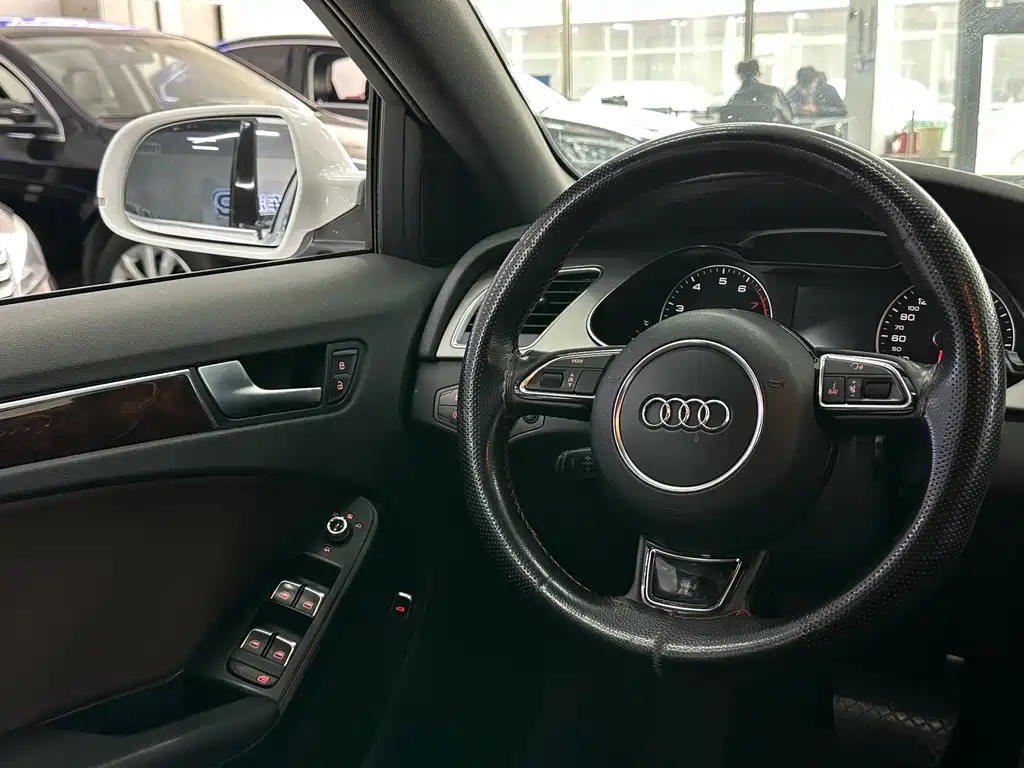 Audi A4L 2015 35 TFSI AT Comfort