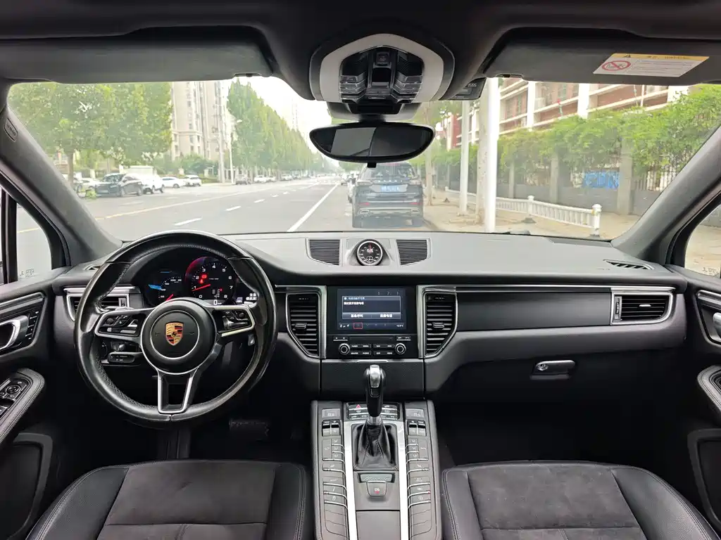Porsche Macan — миниатюра 4