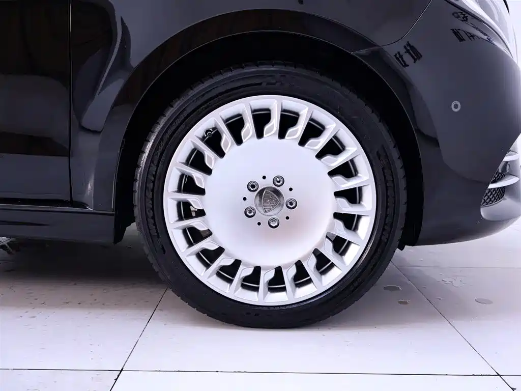 MERCEDES-BENZ V CLASS