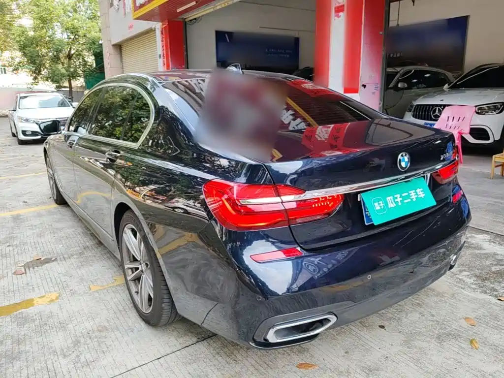 BMW 7 Series — миниатюра 5
